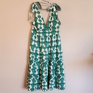 Chic Green and White Leaf Print Midi Dress